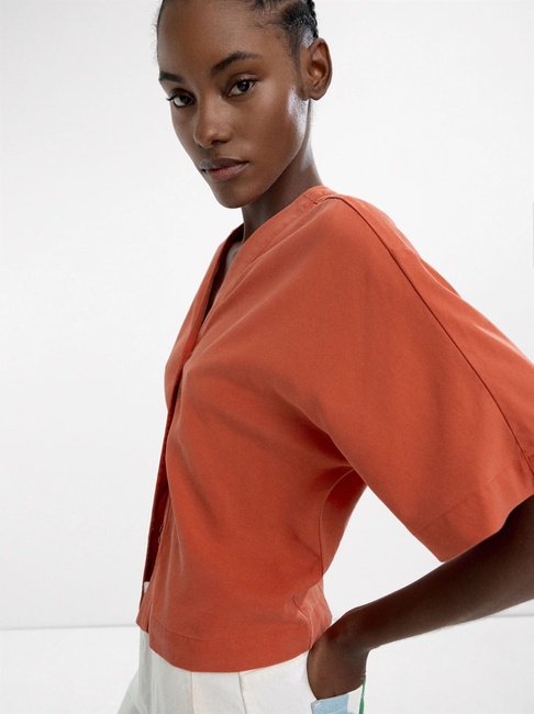 Жіноча помаранчева сорочка Parfois артикул 236766 _OR FW2025 Фото ракурс 3 - Жіноча помаранчева сорочка Parfois артикул 236766 _OR FW2025