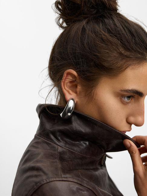 Женские серебряные серьги Parfois артикул 225171 _SV SS2025 Фото ракурс 3 - Женские серебряные серьги Parfois артикул 225171 _SV SS2025