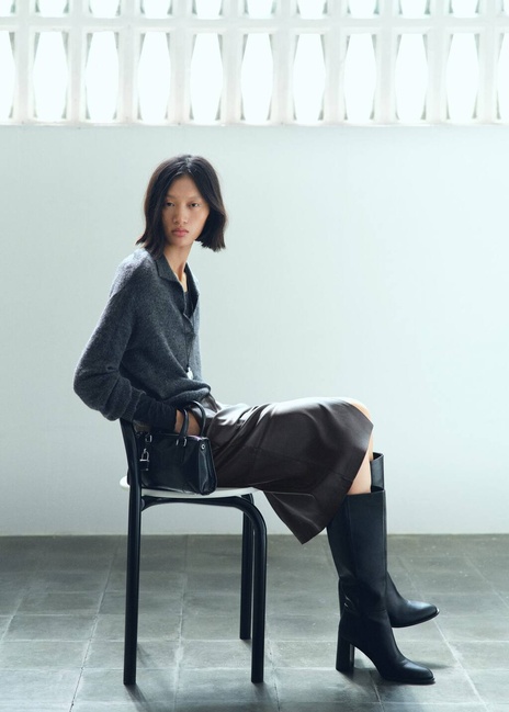 Женская коричневая юбка Mango артикул 17075975 32 1 season Фото ракурс 4 - Женская коричневая юбка Mango артикул 17075975 32 1 season