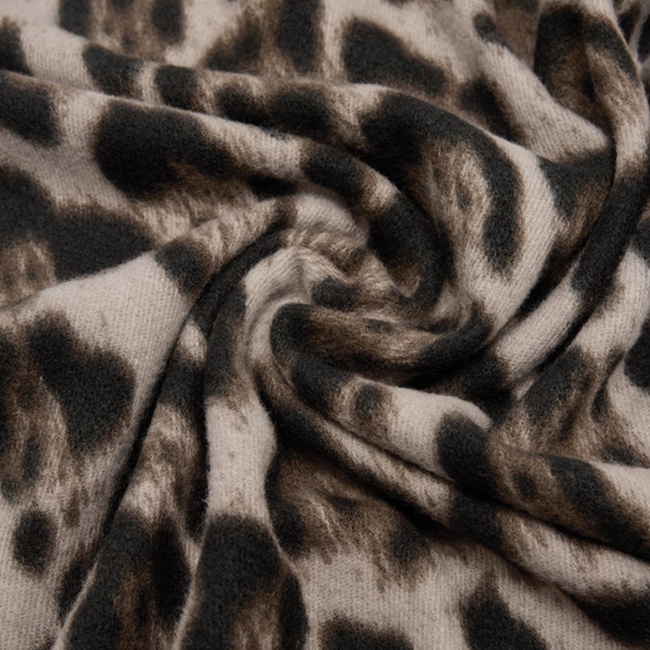 Жіночий коричневий шарф Parfois артикул 240531 _BM FW2025 Фото ракурс 3 - Жіночий коричневий шарф Parfois артикул 240531 _BM FW2025