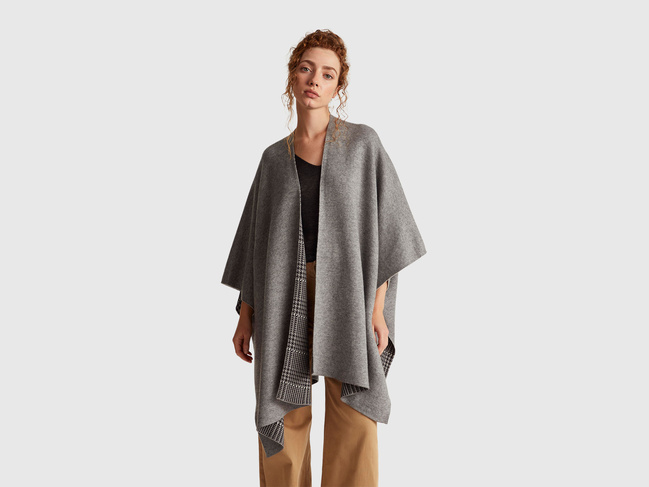 Фото ракурс 1 - Жіноче сірe пончо Benetton артикул 112HEU01N 507 25A