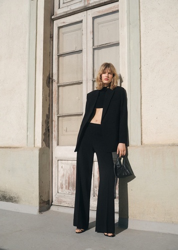 Фото ракурс 1 - Жіночі чорні брюки Mango артикул 17024119 99 1 season