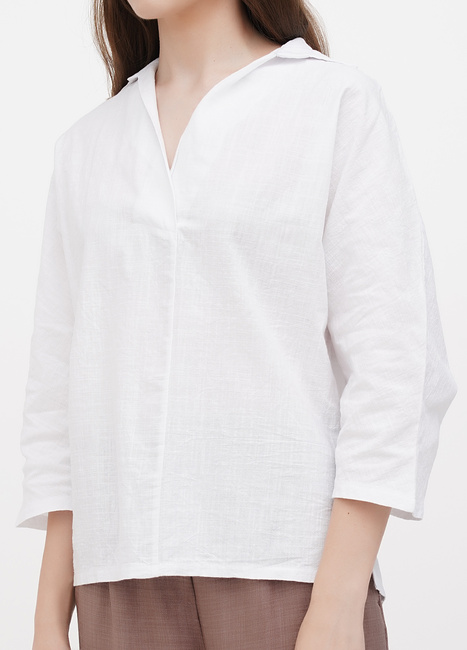 Фото ракурс 3 - Жіноча біла блузка EQUILIBRI артикул IO Blouse V CTN White SS2024