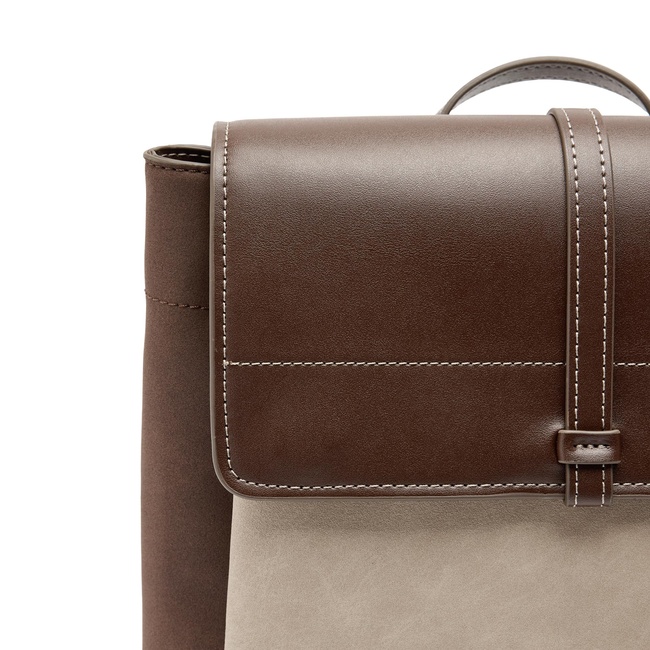 Жіночий молочний рюкзак Parfois артикул 237243 _EC FW2025 Фото ракурс 3 - Жіночий молочний рюкзак Parfois артикул 237243 _EC FW2025