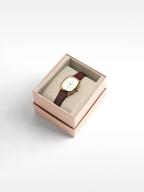 Фото ракурс 4 - Жіночий бордовий годинник Parfois артикул 233029 _BU FW2025