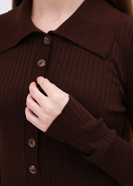 Фото ракурс 4 - Жіноча коричнева сукня EQUILIBRI артикул W352 032 000 Brown FW2025