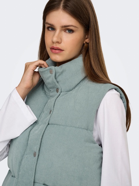 Женский серый жилет Only артикул 15340233 Abyss FW2025 Фото ракурс 7 - Женский серый жилет Only артикул 15340233 Abyss FW2025