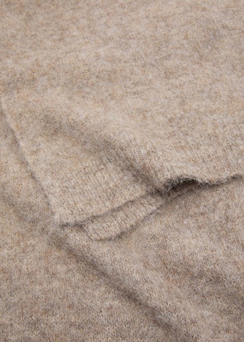 Фото ракурс 2 - Жіночий коричневий шарф Mango артикул 17037766 35 1 season