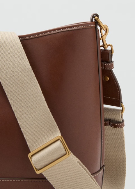 Женская коричневая сумка Mango артикул 17012927 CU 1 season Фото ракурс 3 - Женская коричневая сумка Mango артикул 17012927 CU 1 season