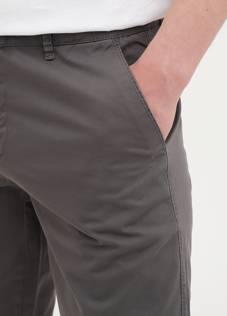 Фото ракурс 4 - Чоловічі сірі шорти EQUILIBRI артикул M461 001 000 Grey SS2025