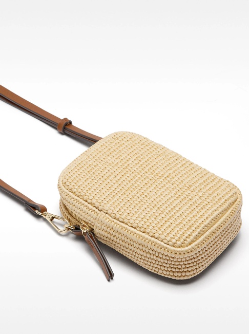 Женский бежевый чехол Parfois артикул 234453 NCM FW2025 Фото ракурс 3 - Женский бежевый чехол Parfois артикул 234453 NCM FW2025