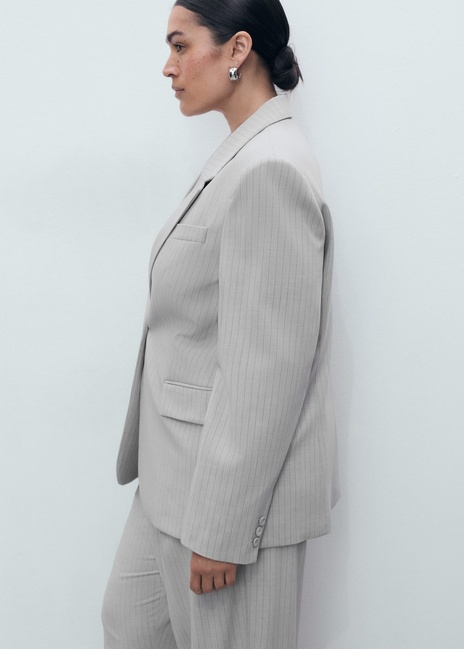 Фото ракурс 7 - Жіночий сірий пiджак Mango артикул 17044120 92 1 season