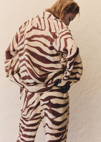 Фото ракурс 2 - Женская молочная рубашка Mango артикул 17031159 05 1 season