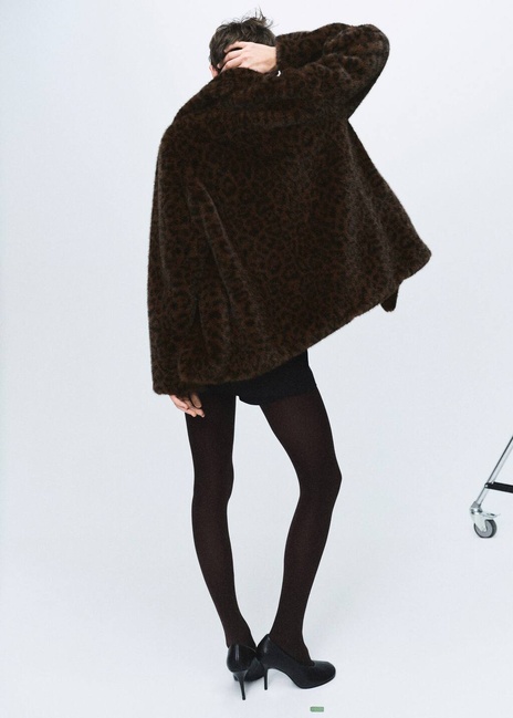 Женская коричневая шуба Mango артикул 17088280 30 1 season Фото ракурс 2 - Женская коричневая шуба Mango артикул 17088280 30 1 season