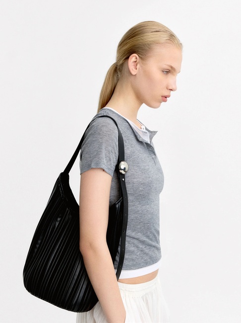 Жіноча чорна сумка Parfois артикул 231294 _BK SS2025 Фото ракурс 5 - Жіноча чорна сумка Parfois артикул 231294 _BK SS2025
