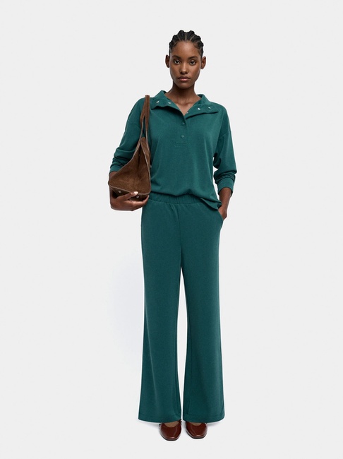 Женские зеленые штаны Parfois артикул 239502 _GN FW2025 Фото ракурс 3 - Женские зеленые штаны Parfois артикул 239502 _GN FW2025