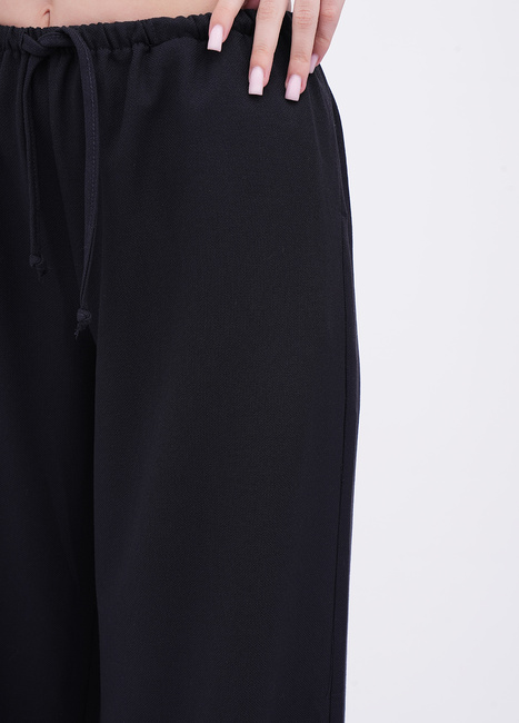 Жіночі сині брюки EQUILIBRI артикул W265 005 000 NAVY BLUE FW2025 Фото ракурс 4 - Жіночі сині брюки EQUILIBRI артикул W265 005 000 NAVY BLUE FW2025