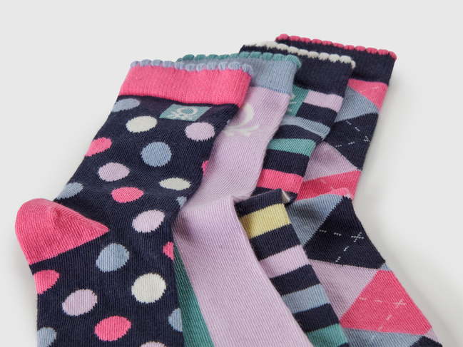 Фото ракурс 2 - Разноцветные носки для мальчиков Benetton артикул 6AO30704E 905 25A