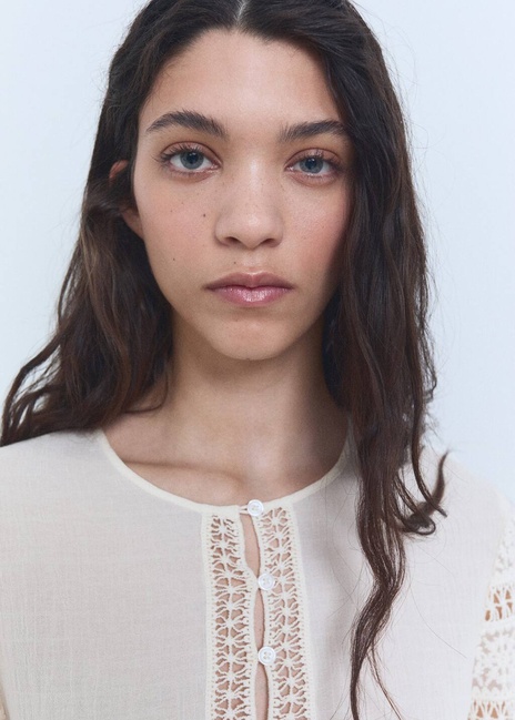 Жіноча молочна блузка Mango артикул 87068647 02 8 season Фото ракурс 4 - Жіноча молочна блузка Mango артикул 87068647 02 8 season