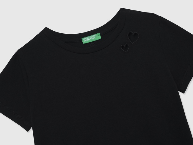 Фото ракурс 3 - Чорна футболка для дівчаток Benetton артикул 3P4ZC10O0.G 100 25P