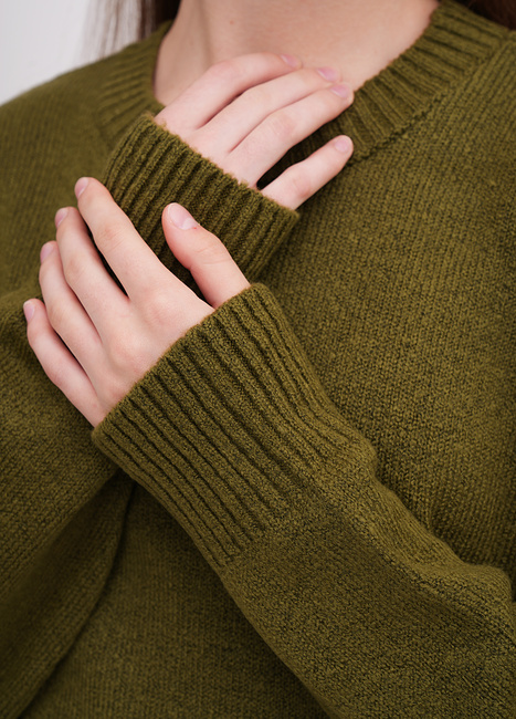 Фото ракурс 4 - Жіночий зелений светр EQUILIBRI артикул W342 077 000 Green FW2025