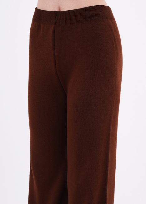 Фото ракурс 3 - Жіночі коричневі штани EQUILIBRI артикул W391 040 200 Brown FW2025