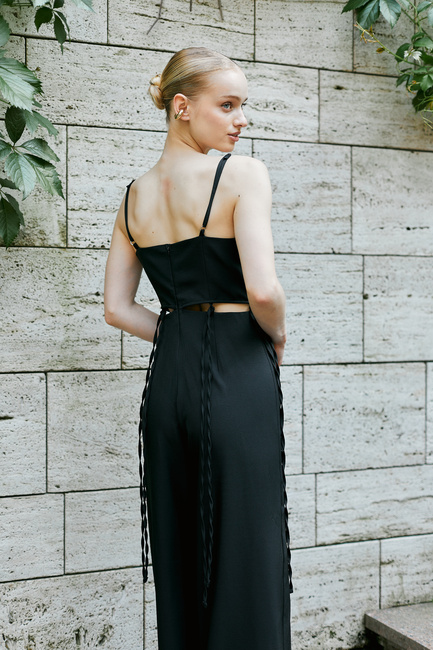 Фото ракурс 4 - Женский черный комбинезон EQUILIBRI артикул BW453001 000 Black SS2025