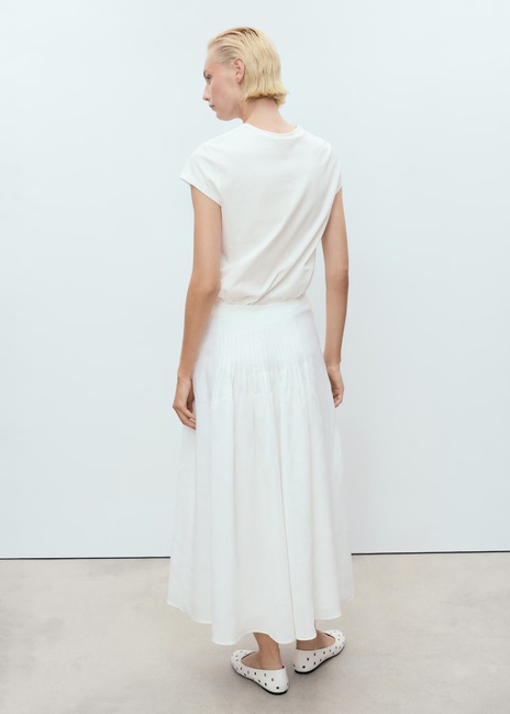 Фото ракурс 2 - Женская зеленая футболка Mango артикул 17081216 40 1 season