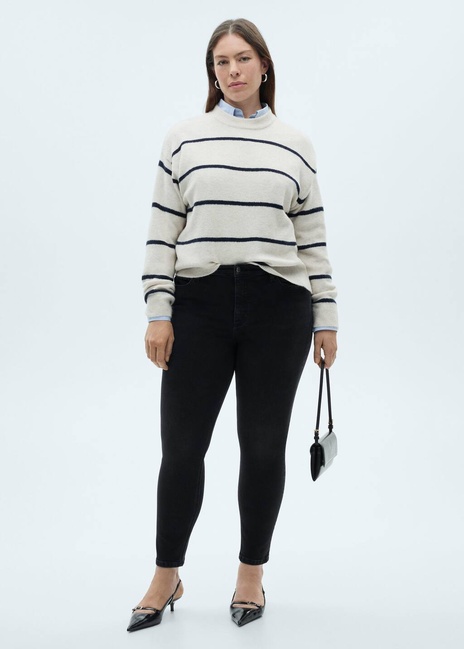 Женские черные джинсы Mango артикул 87040240 TN 8 season Фото ракурс 4 - Женские черные джинсы Mango артикул 87040240 TN 8 season