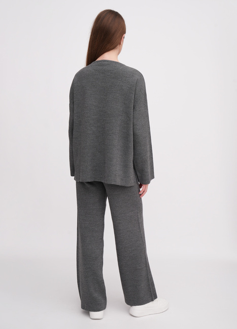 Жіночий сірий светр EQUILIBRI артикул W391 053 100 Dark grey FW2025 Фото ракурс 4 - Жіночий сірий светр EQUILIBRI артикул W391 053 100 Dark grey FW2025