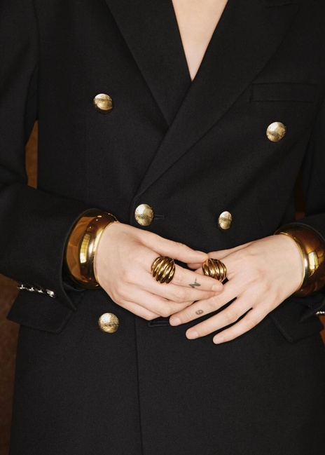 Женский черный пиджак Mango артикул 17056004 99 1 season Фото ракурс 4 - Женский черный пиджак Mango артикул 17056004 99 1 season