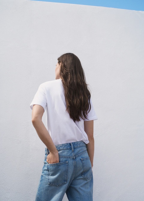 Жіноча біла футболка Mango артикул 17091515 01 1 season Фото ракурс 2 - Жіноча біла футболка Mango артикул 17091515 01 1 season