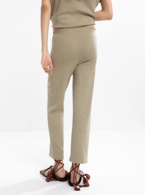 Женские зеленые штаны Parfois артикул 234509 _OL FW2025 Фото ракурс 2 - Женские зеленые штаны Parfois артикул 234509 _OL FW2025