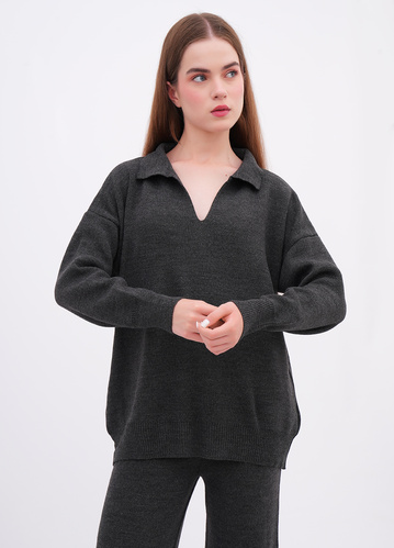 Фото ракурс 1 - Жіночий сірий светр EQUILIBRI артикул W391 040 100 Dark grey FW2025