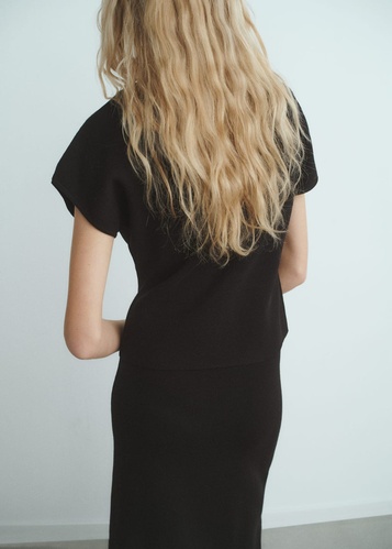 Фото ракурс 2 - Жіночий чорний джемпер Mango артикул 17005829 99 1 season