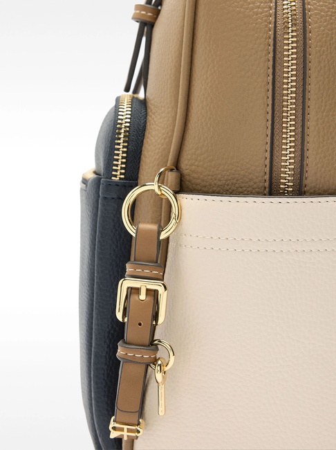 Фото ракурс 3 - Жіночий синій рюкзак Parfois артикул 231980 _NV SS2025