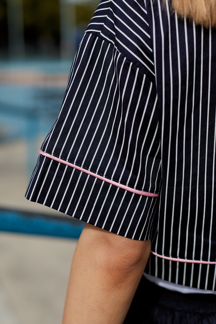 Фото ракурс 4 - Жіноча синя футболка EQUILIBRI артикул NW291001 100 NAVY BLUE SS2026