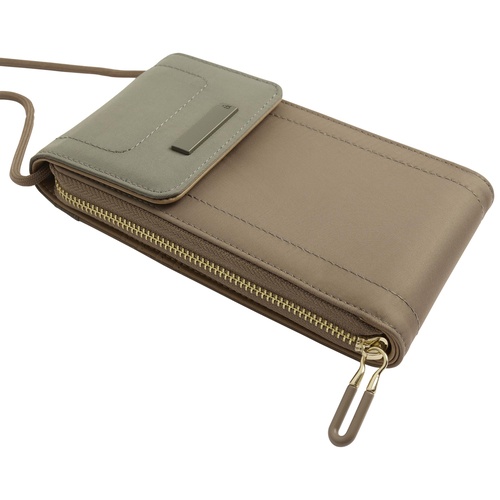 Фото ракурс 2 - Женский зеленый чехол Parfois артикул 229063 _KK FW2025