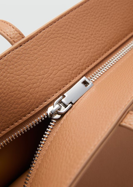 Жіноча коричнева сумка Mango артикул 17081146 CU 1 season Фото ракурс 5 - Жіноча коричнева сумка Mango артикул 17081146 CU 1 season