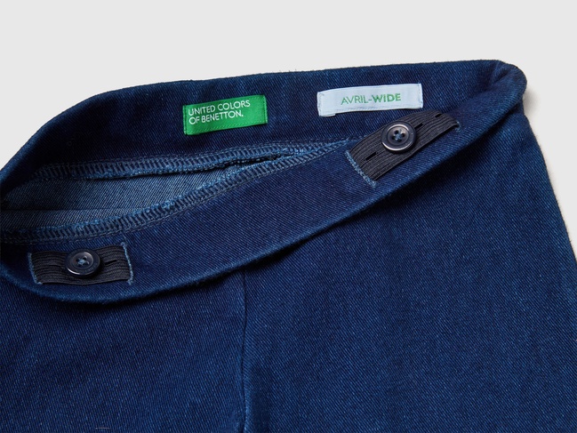 Сині джинси для дівчаток Benetton артикул 4I42GE02S.P 901 25A Фото ракурс 3 - Сині джинси для дівчаток Benetton артикул 4I42GE02S.P 901 25A