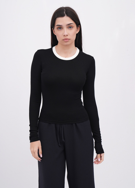 Фото ракурс 1 - Жіночий чорний лонгслів EQUILIBRI артикул W215 027 000 Black FW2025