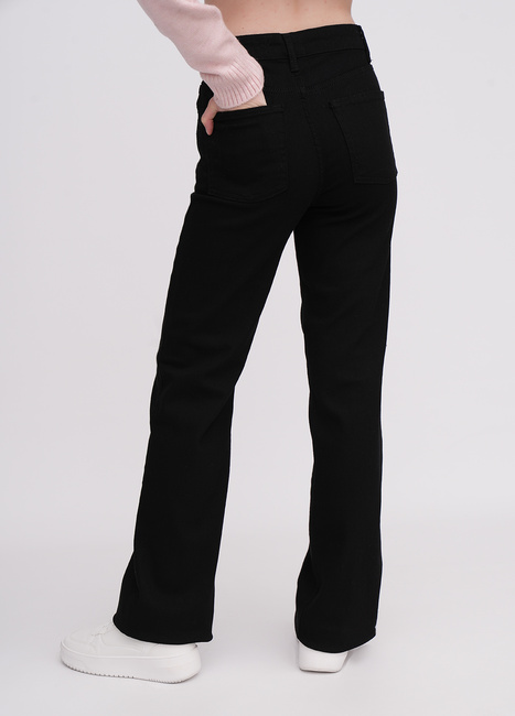 Фото ракурс 2 - Женские черные джинсы EQUILIBRI артикул W568 025 000 Black FW2025