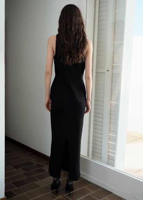 Жіночий чорний жилет Mango артикул 87094089 99 8 season Фото ракурс 2 - Жіночий чорний жилет Mango артикул 87094089 99 8 season