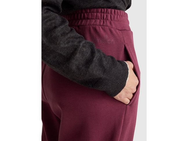 Женские бордовые штаны Benetton артикул 3UNIDF01A 1D3 25A Фото ракурс 4 - Женские бордовые штаны Benetton артикул 3UNIDF01A 1D3 25A