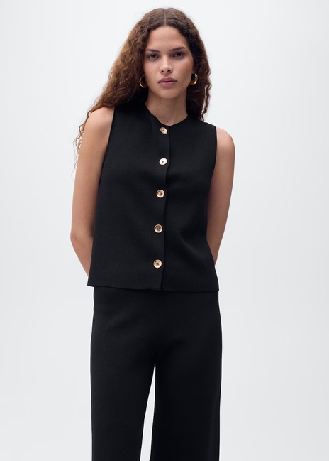 Фото ракурс 1 - Женский черный жилет Mango артикул 17084083 99 1 season