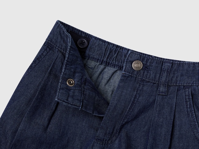 Сині шорти для дівчаток Benetton артикул 4DHJG9031.P 901 25E Фото ракурс 3 - Сині шорти для дівчаток Benetton артикул 4DHJG9031.P 901 25E