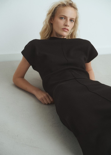 Жіночий чорний джемпер Mango артикул 17005829 99 1 season Фото ракурс 4 - Жіночий чорний джемпер Mango артикул 17005829 99 1 season