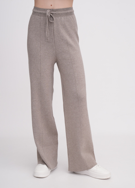 Фото ракурс 1 - Жіночі коричневі штани EQUILIBRI артикул W365 006 000 Mocco FW2025