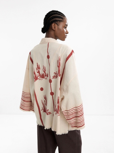 Жіноче бежевe пончо Parfois артикул 237336 _BM FW2025 Фото ракурс 2 - Жіноче бежевe пончо Parfois артикул 237336 _BM FW2025