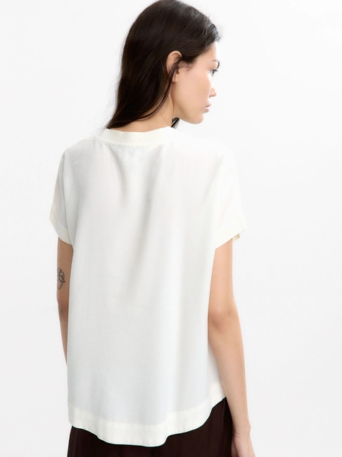 Жіноча молочна футболка Parfois артикул 231030 _EC FW2025 Фото ракурс 2 - Жіноча молочна футболка Parfois артикул 231030 _EC FW2025